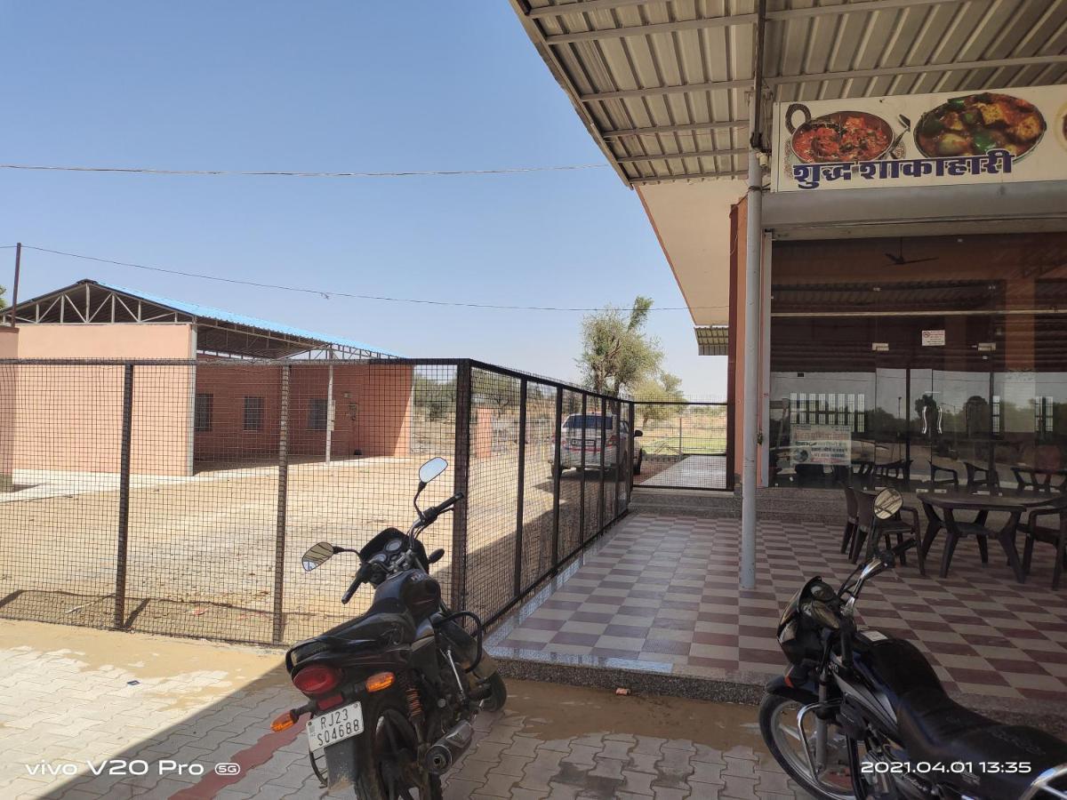 Hotel Purnima Palace Fatehpur  Kültér fotó