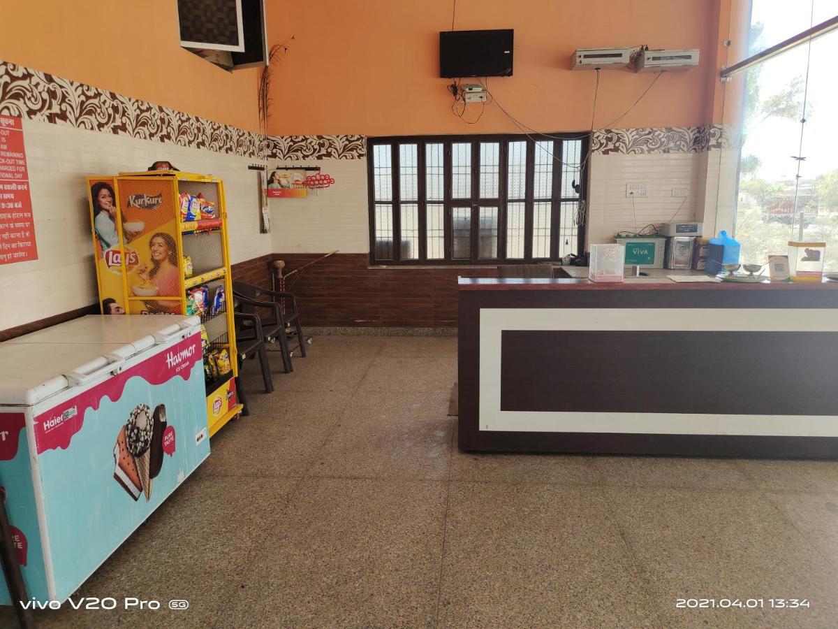 Hotel Purnima Palace Fatehpur  Kültér fotó